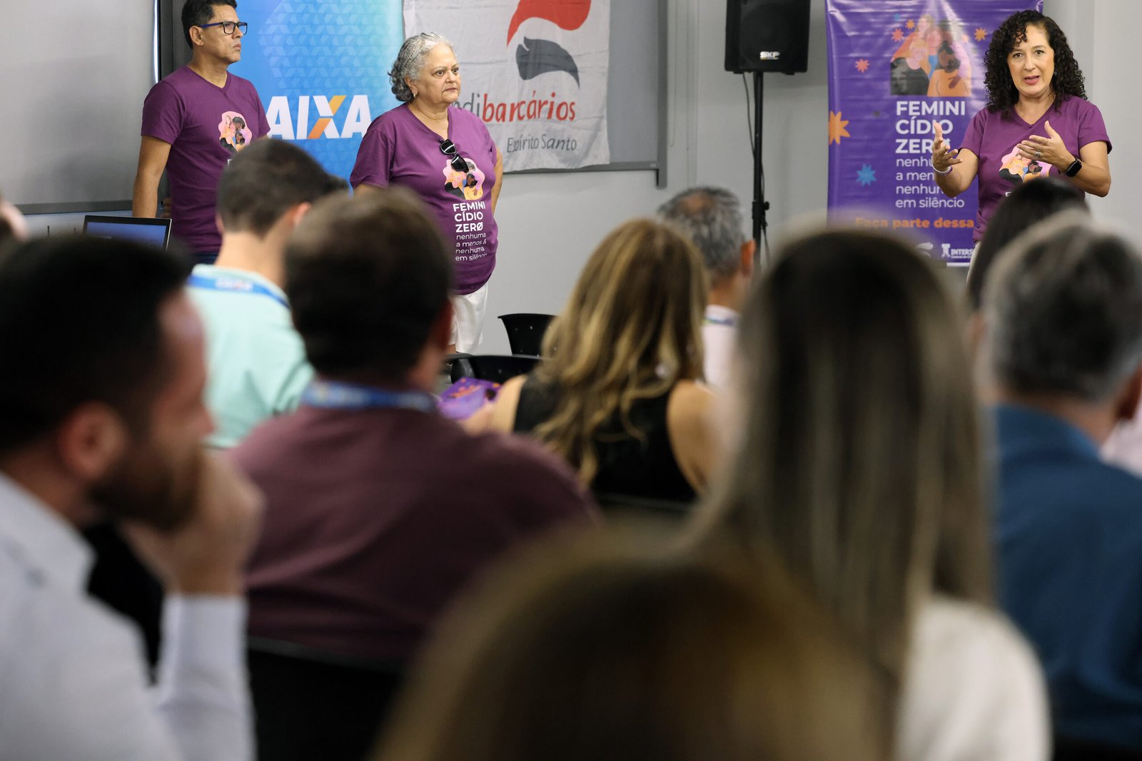 Bancários e bancárias da Caixa participam de ação da campanha “Feminicídio Zero”